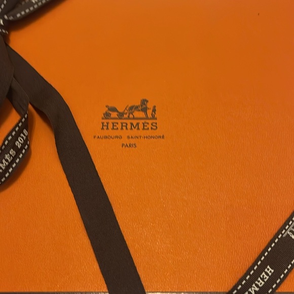 Hermes empty box orange 5.5x7.5 used with Hermes ribbon - Picture 2 of 7
